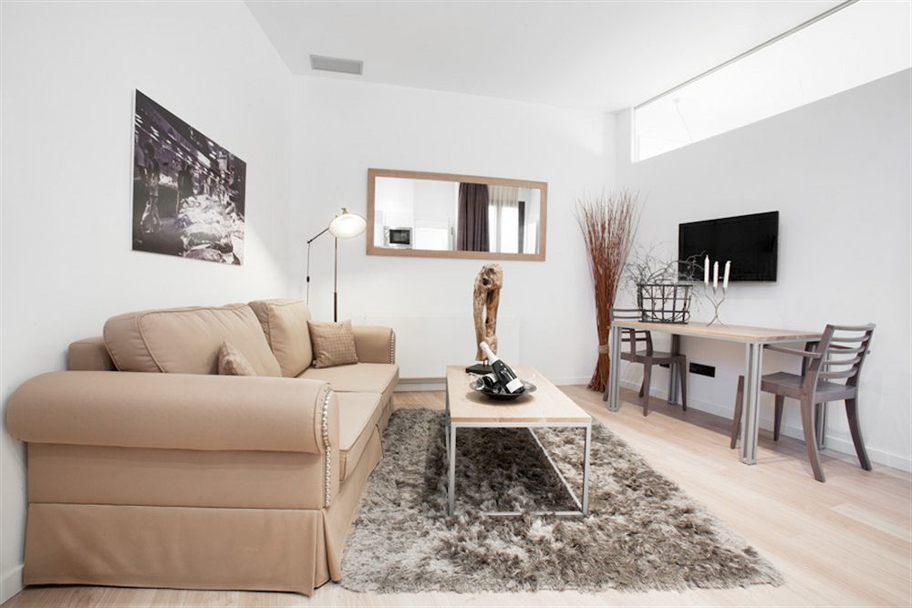 Inspired By Enjoyapartments Barcelona Bagian luar foto